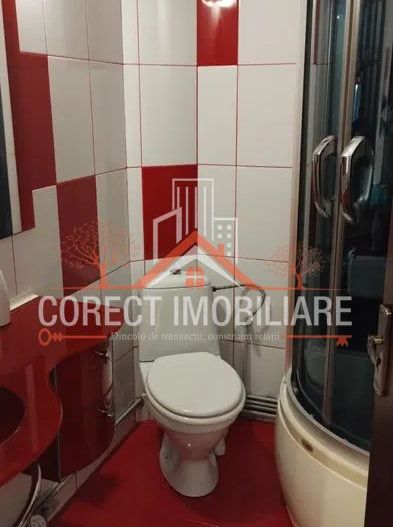 Apartament spațios, modern, cu pod propriu și 2 locuri de parcare - Poză 3