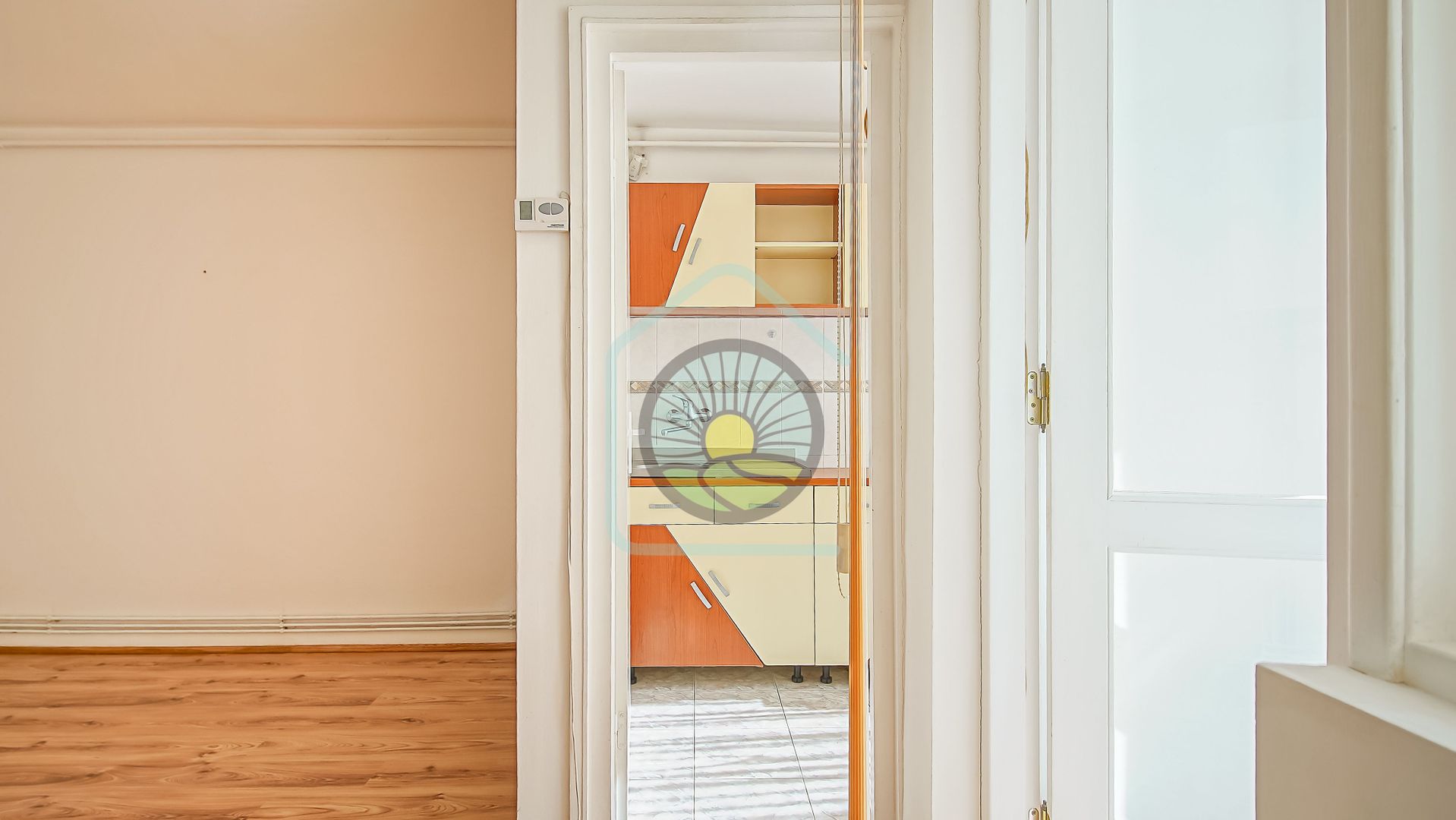 Garsonieră gata de mutat / închiriat – etaj 1, sud, centrală proprie - Poză 6