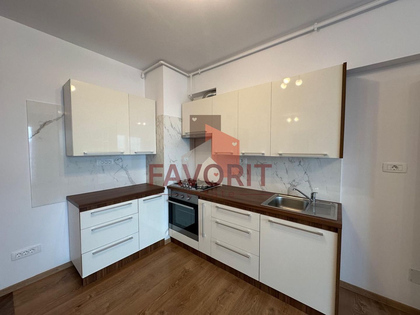 2 camere | etaj intermediar | Bloc nou in oras | zona excelenta | - Poză 4