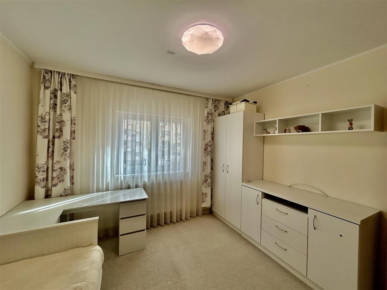 Apartament de închiriat în Sibiu – 3 camere, decomandat, 2 băi, 80 mp - Poză 11