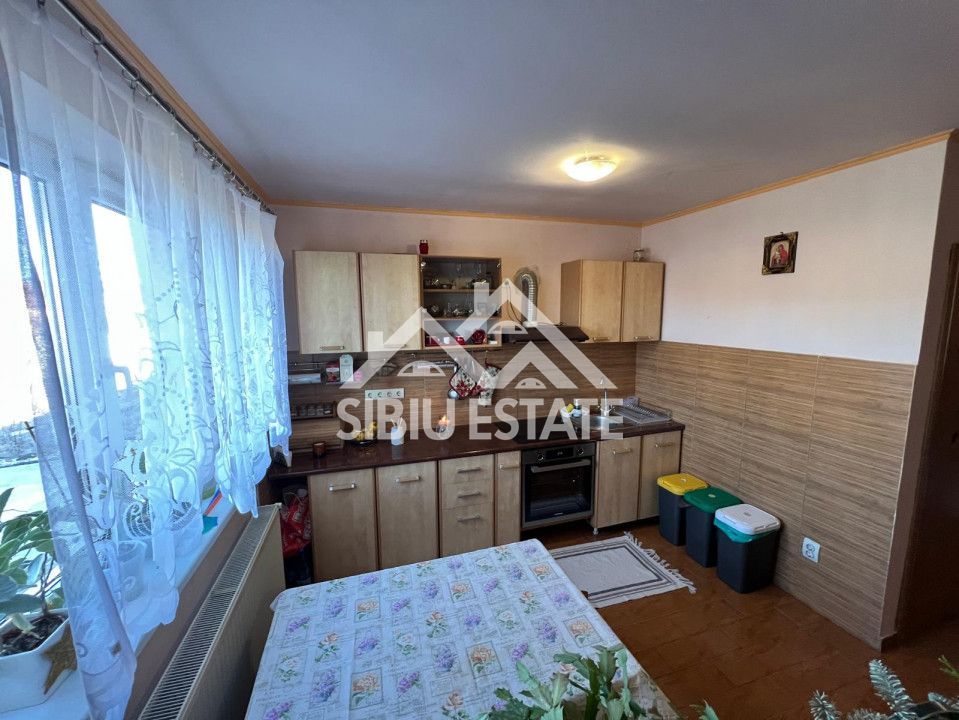 Casa duplex 100 mp utili, la intrare Sura Mare teren 1500 mp teren - Poză 5