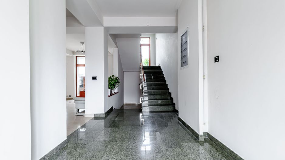De Vânzare Clădire Ideală pentru Centru de Afaceri în Arad - Poză 7