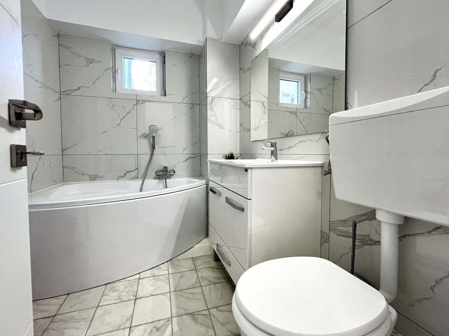 Apartament 4 camere, renovat integral, in zona Aradului- Iulius Mall - Poză 17