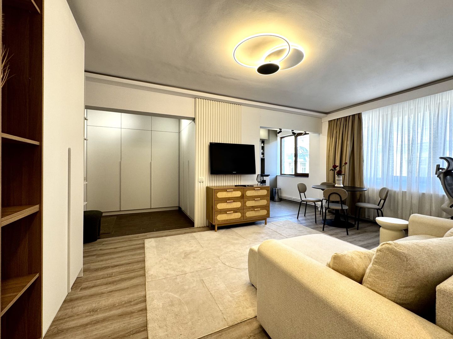 Apartament cu stil, eleganță și energie vibrantă, în Piața Victoriei - Poză 7