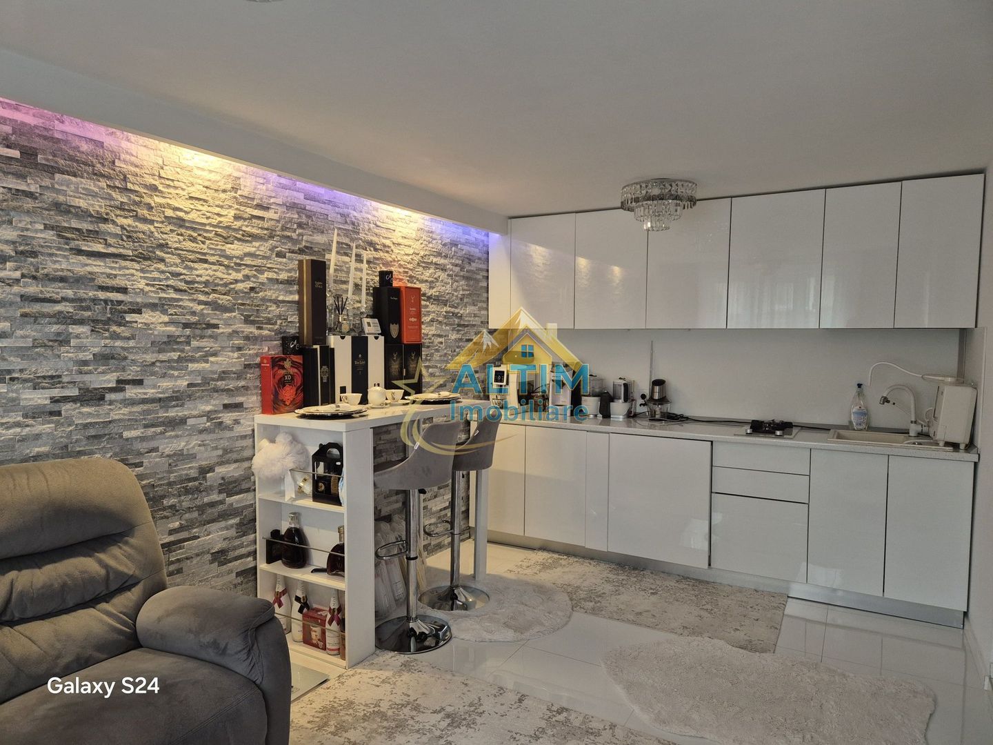 Casă cu 5 camere în Răcădău, Brașov - Poză 5