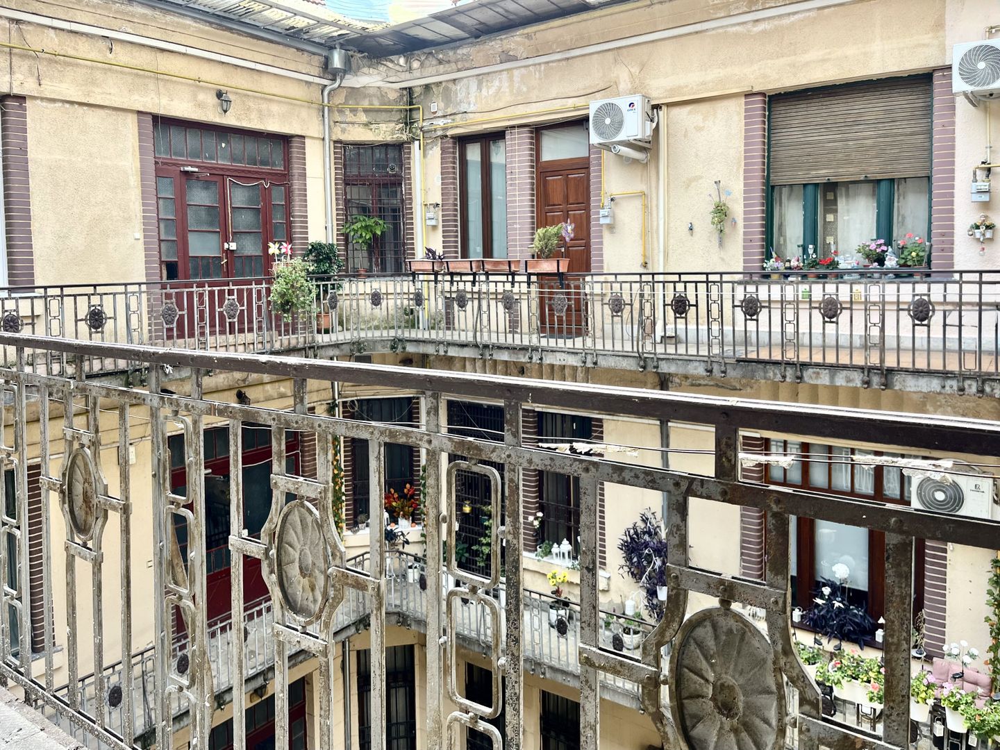 Apartament cu aer nobiliar,  clădire istorică,  zona Unirii - Medicina - Poză 17