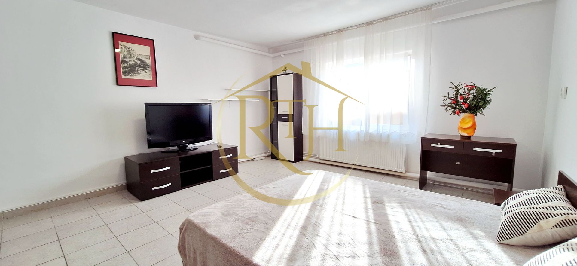 Oferim spre inchiriere casa spatioasa cu 2 camere, Zona Soarelui,cartier privat - Poză 3