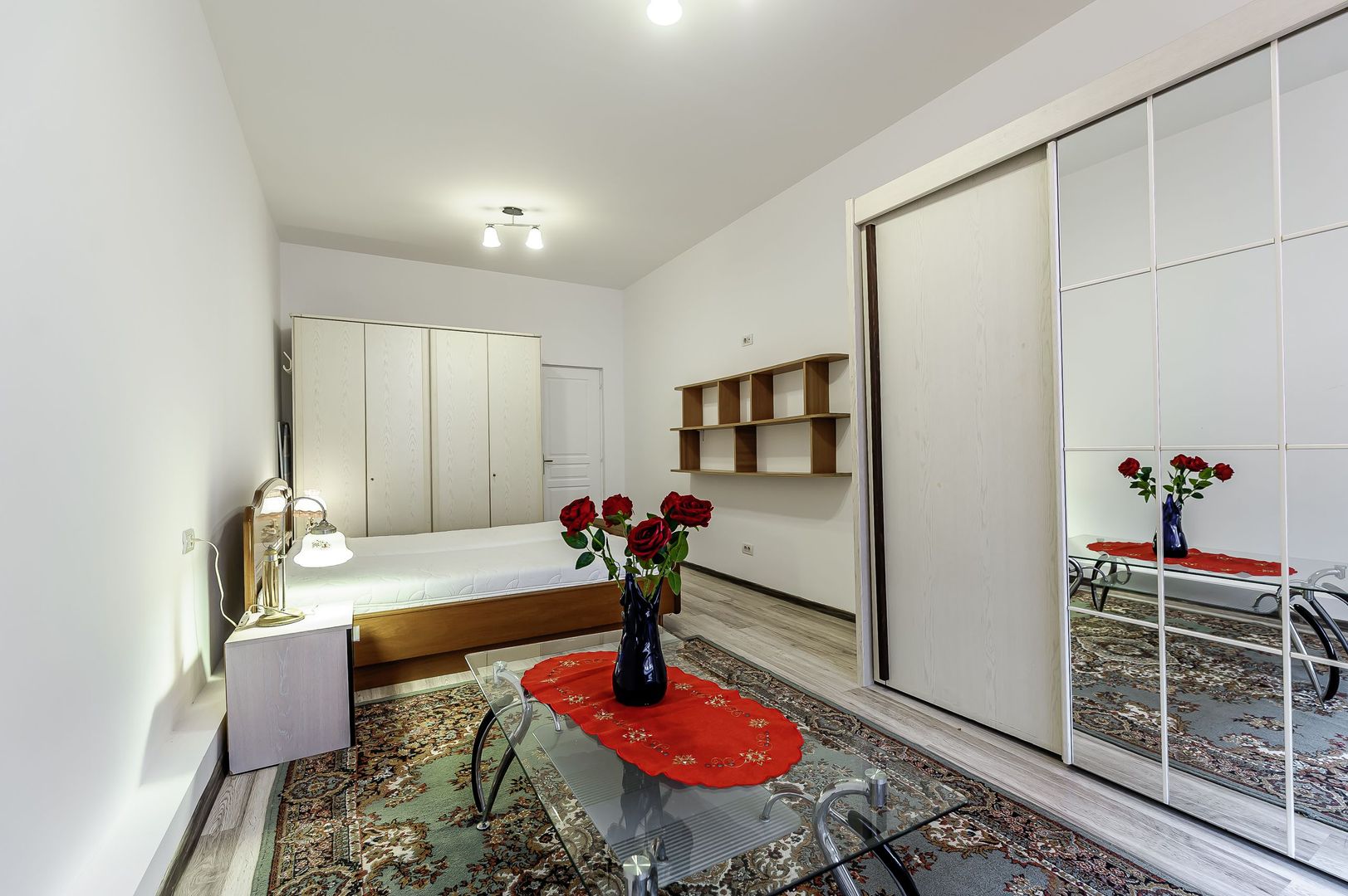 Apartament contemporan în Palatul Neumann, Arad. - Poză 2