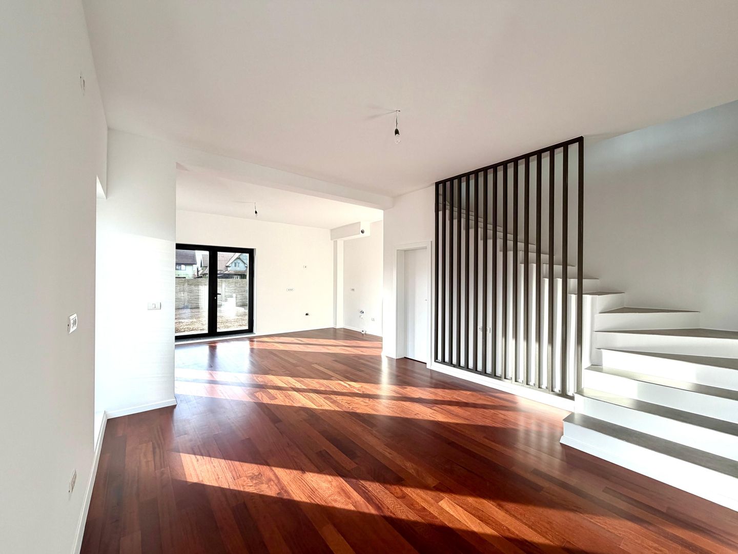 Duplex modern - 5 camere - toate utilitatile - Sacalaz - Poză 3