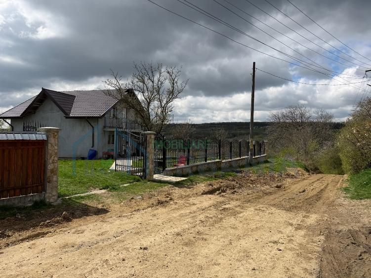 Casă P+M, 129 mp, teren 1640 mp, Cărbunari (Grajduri) – două unități separate - Poză 1