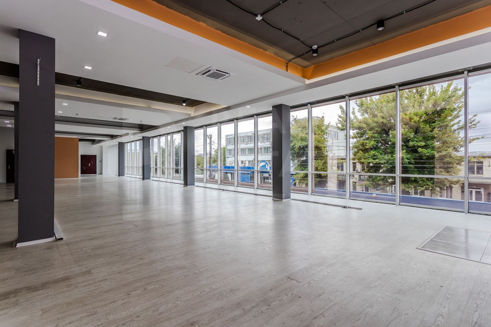 Chirie, spațiu comercial, 432mp,  str. Petricani - Poză 1