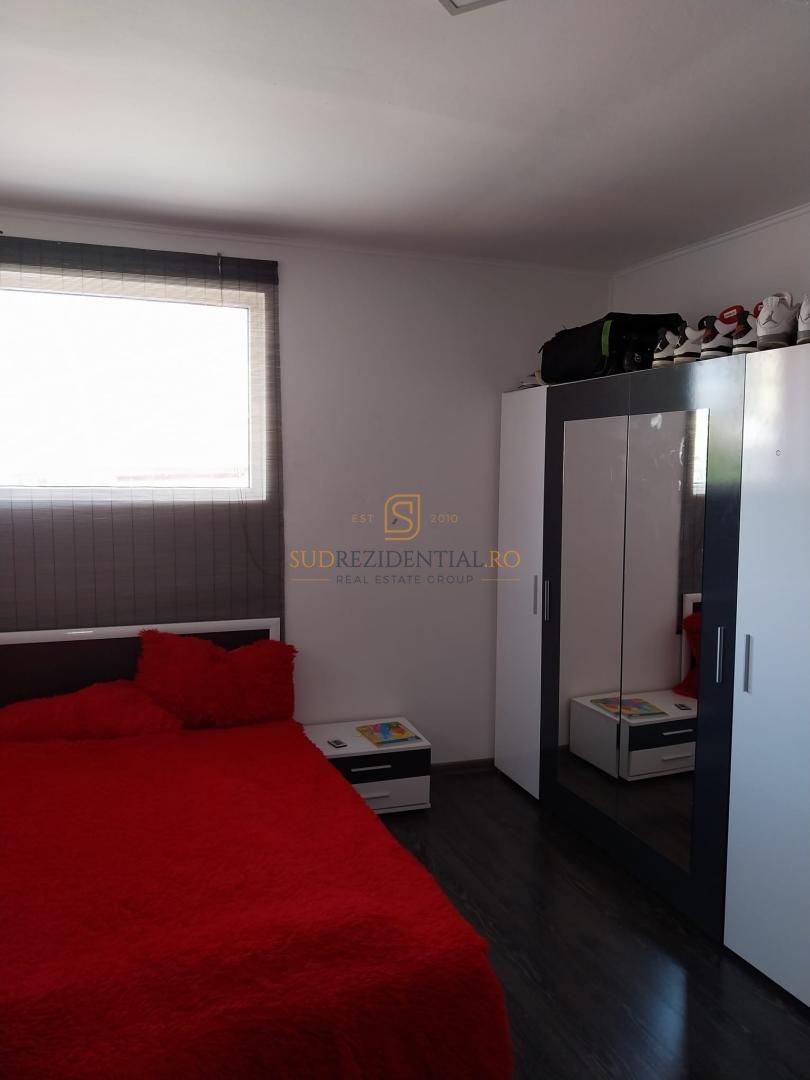 Casa individuala, 4 camere, D+P, curte 300 mp, Eroii Revolutiei - Poză 1