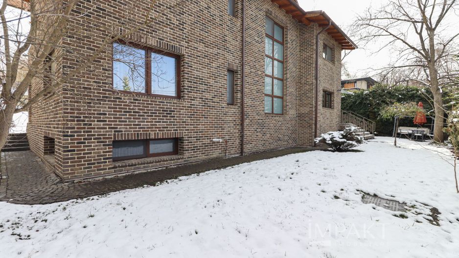 Casa deosebita cu teren de 900mp in cartierul Faget - Poză 3