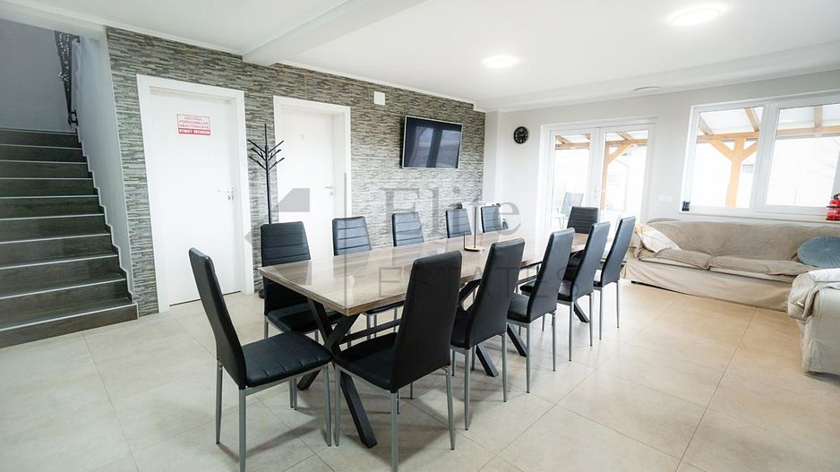 Casa / Pensiune de inchiriat in Baile 1 Mai din Bior - Poză 3