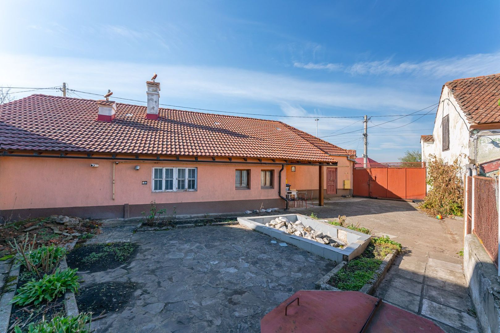 Casă individuală de renovare în Bod, Brașov - Poză 1