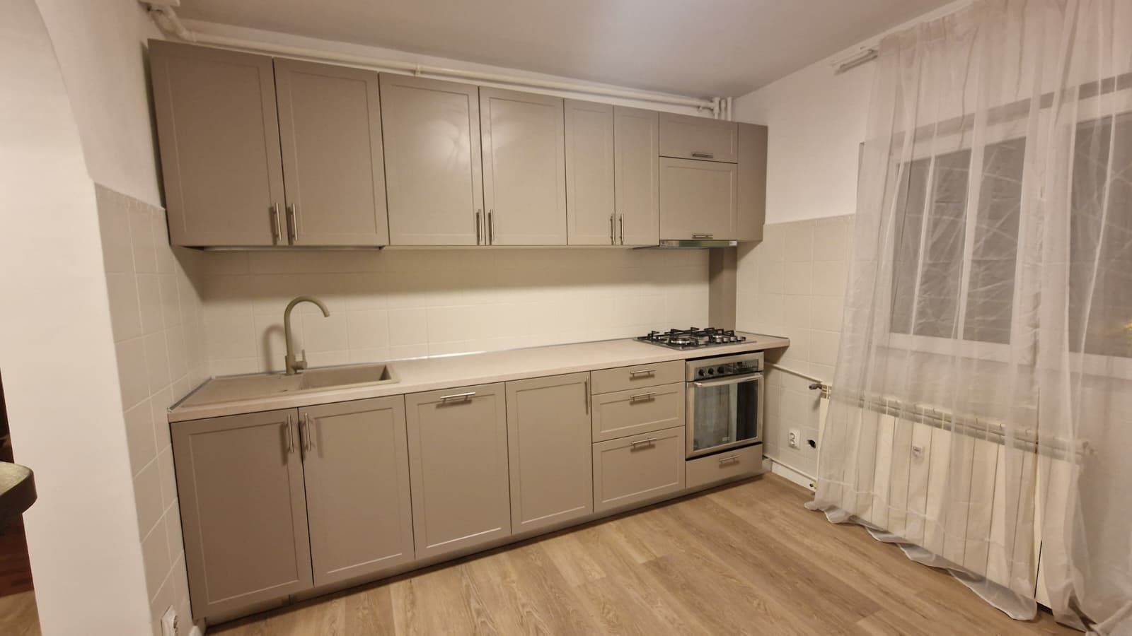 Apartament 3 camere renovat  1/8, 1990 dec. primul chirias - Poză 1