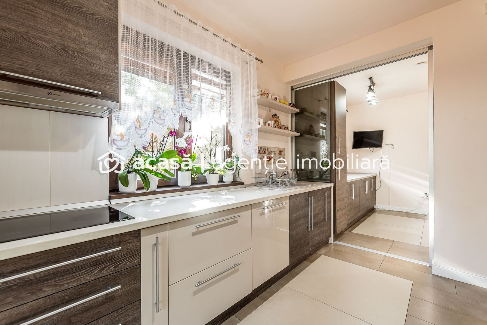 Casă SMART cu 5 camere, teren 720 mp, fotovoltaice 13 kW, Araduil Nou - Poză 5