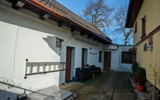 Corp de casa 4 camere zona Nicopole,curte comuna cu 1 familie. - Poză 1