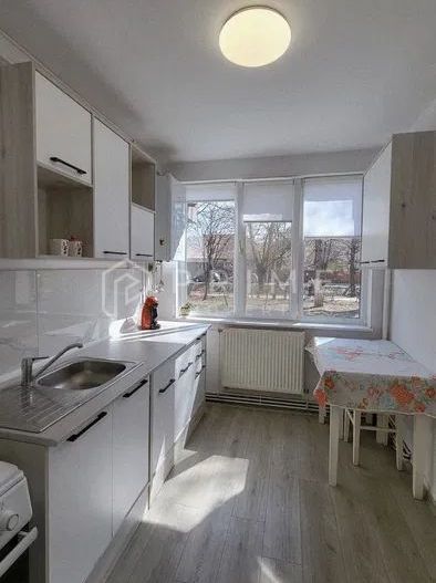 Apartament cu 3 camere, decomandat, parter, 2 balcoane- Zona Tudor - Poză 4