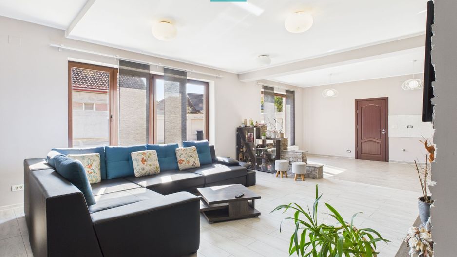 Casă modernă cu 2 corpuri, 5 camere în Pecica - Poză 20