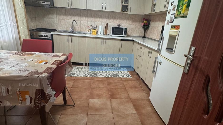 Casă de vânzare pe strada Sabarului - Poză 6