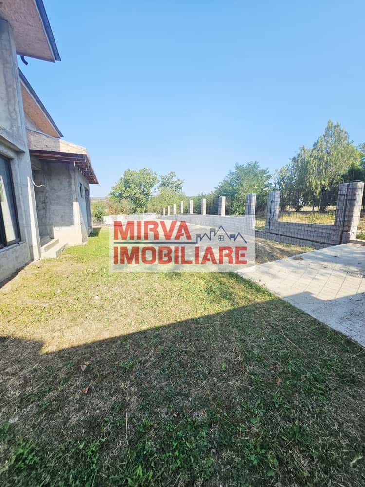 🏡 Vilă luminoasă, 4 camere, cu teren generos – Com. Plopu - Poză 13