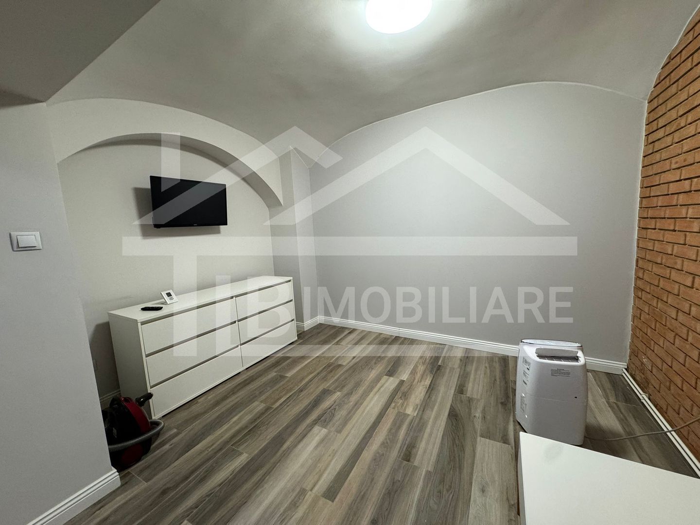 Apartament cu 2 camere, 45mp, Zona Central - Poză 4