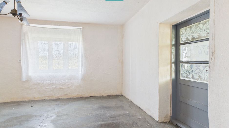 Casă cu teren generos de 6.000 m² - Poză 5