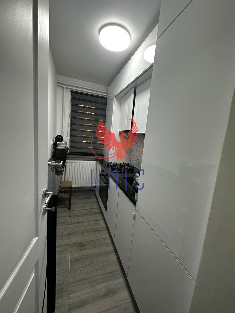 Apartament lux 3 camere Craiovita Noua - Poză 8