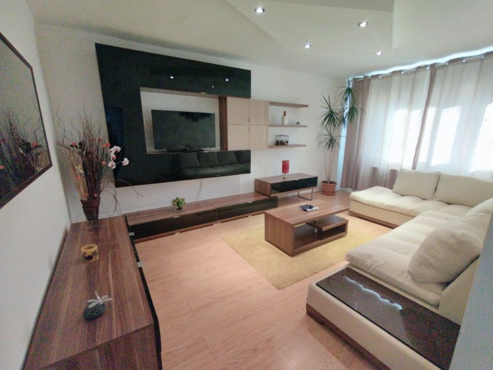 Apartament 3 camere, etaj 1, aproape de Facultate, zona Micalaca - Poză 1