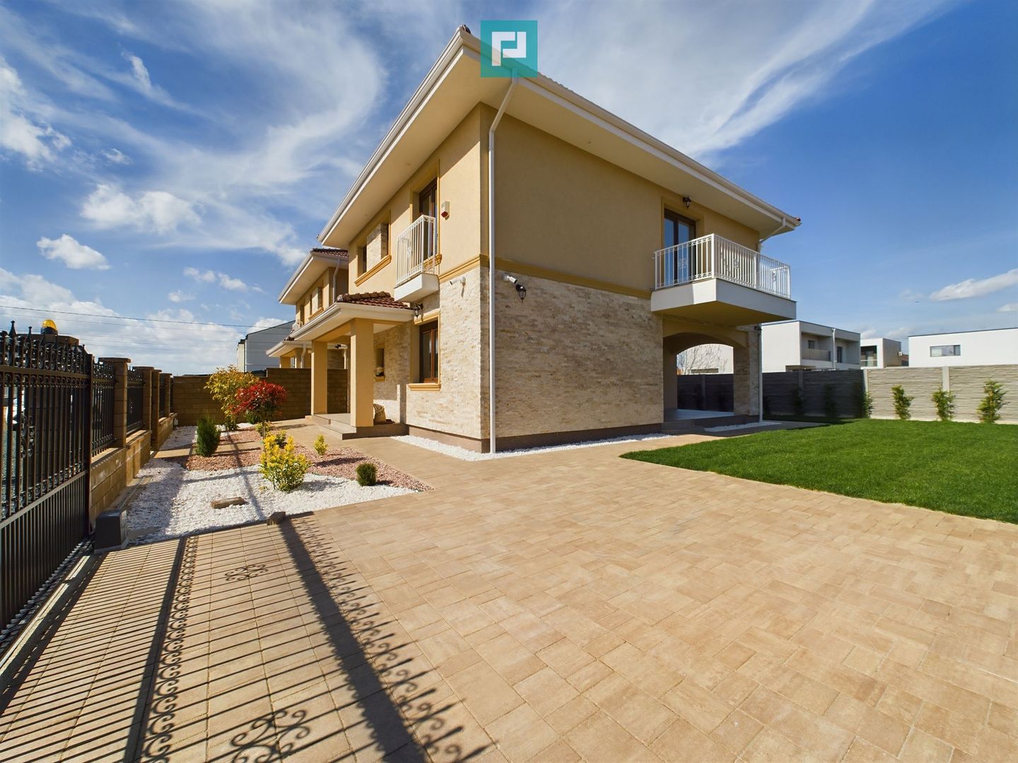 Casă tip duplex Dumbrăvița despărțit prin spațiu tehnic - Poză 1