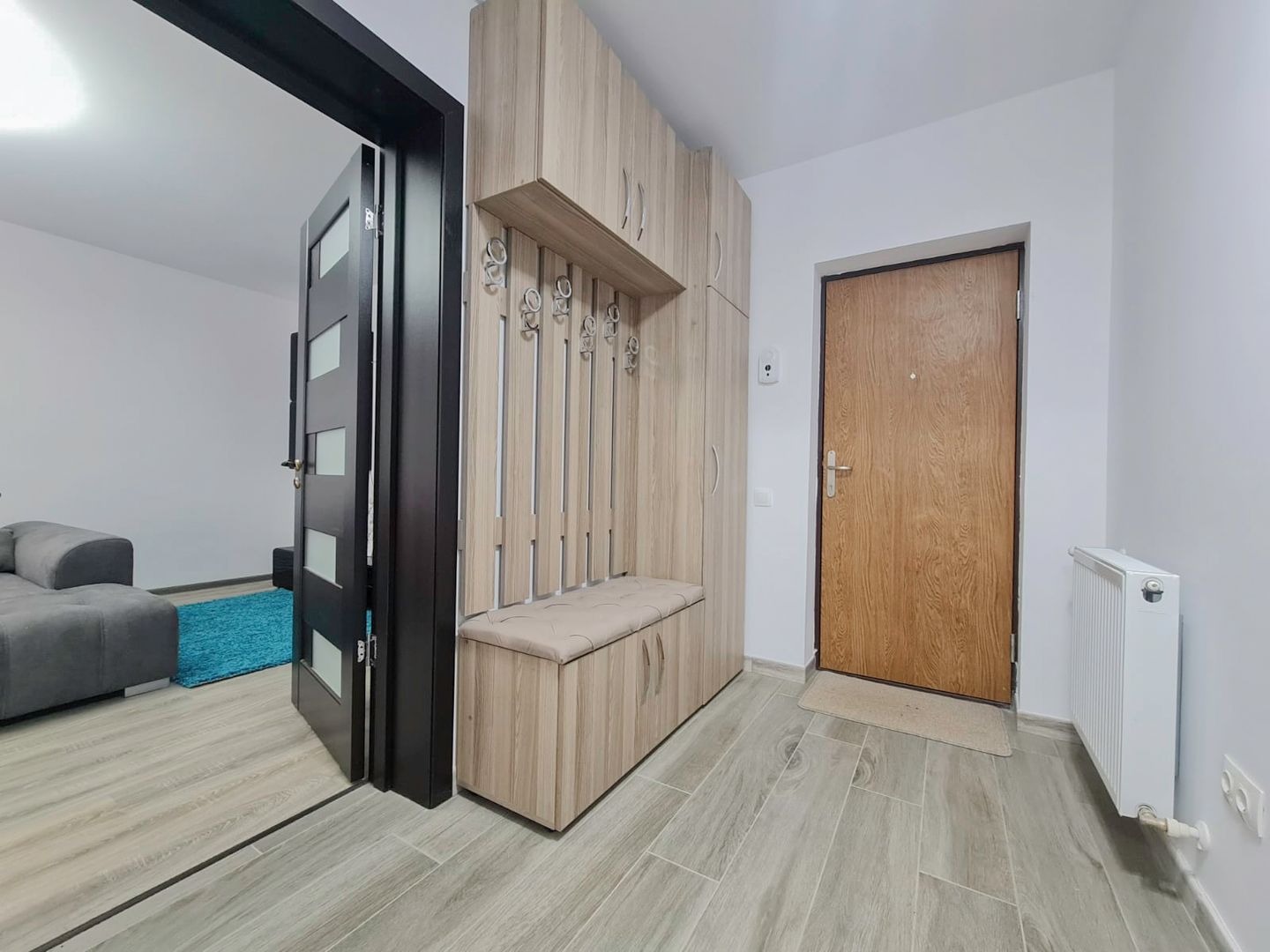 Apartament nou, mobilat și utilat - 3 camere, 2 bai și curte - Poză 6