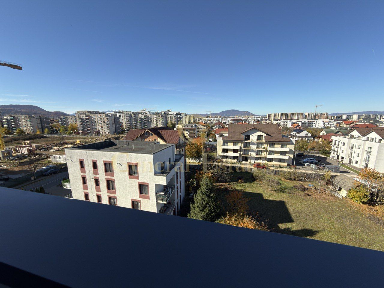 Apartament de vanzare3 camere in apripiere de Coresi - Poză 3