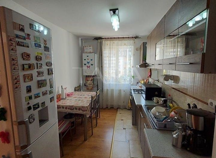 Apartament cu 3 camere și 2 locuri de parcare, zona Florilor. - Poză 4