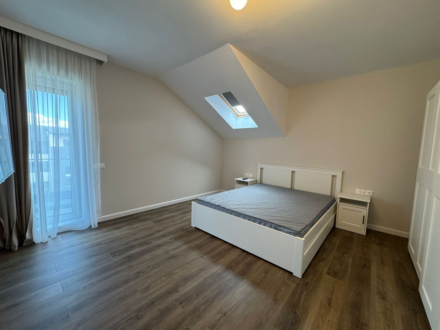 Apartament 3 camere, modern, suprafata generoasa - Poză 18