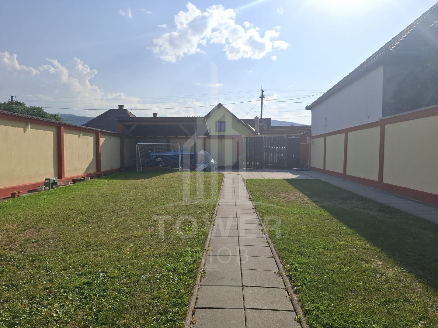 De vânzare casă în Orlat, cu teren generos de 2200 mp și panoramă deosebită! - Poză 2