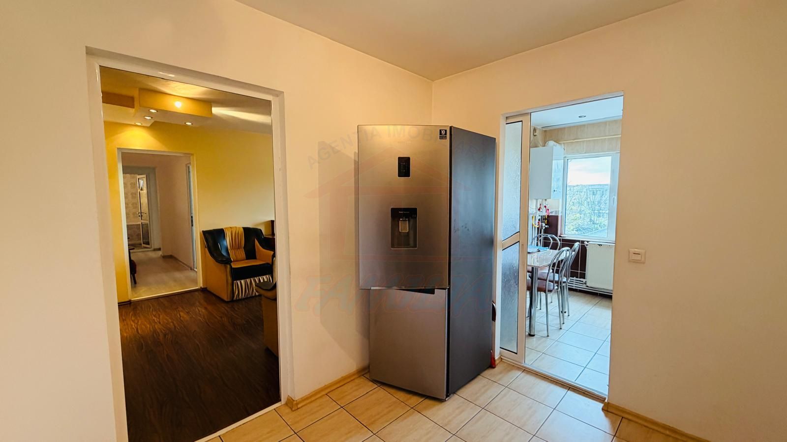 De vanzare Apartament 3 camere Tiglina 3, Galati, 75mp, et.4/4 - Poză 2