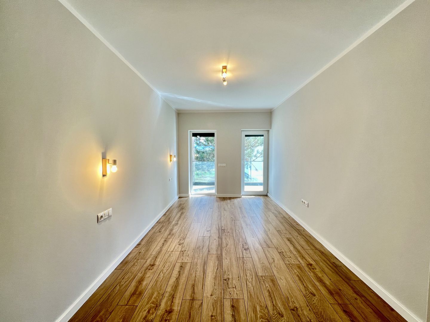 Apartament 3 camere cu balcon, aer conditionat - finisat la alb - Poză 2