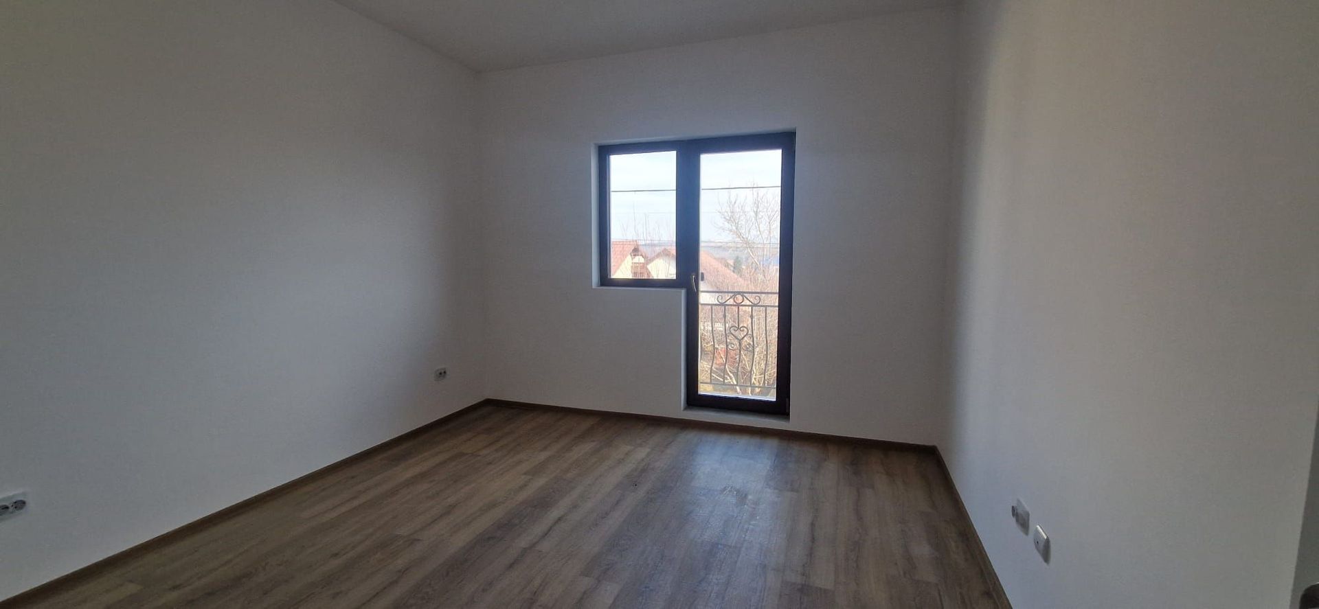 Apartament 3 camere 64 mp + loc de parcare Lunca Cetatuii 95000 euro - Poză 3