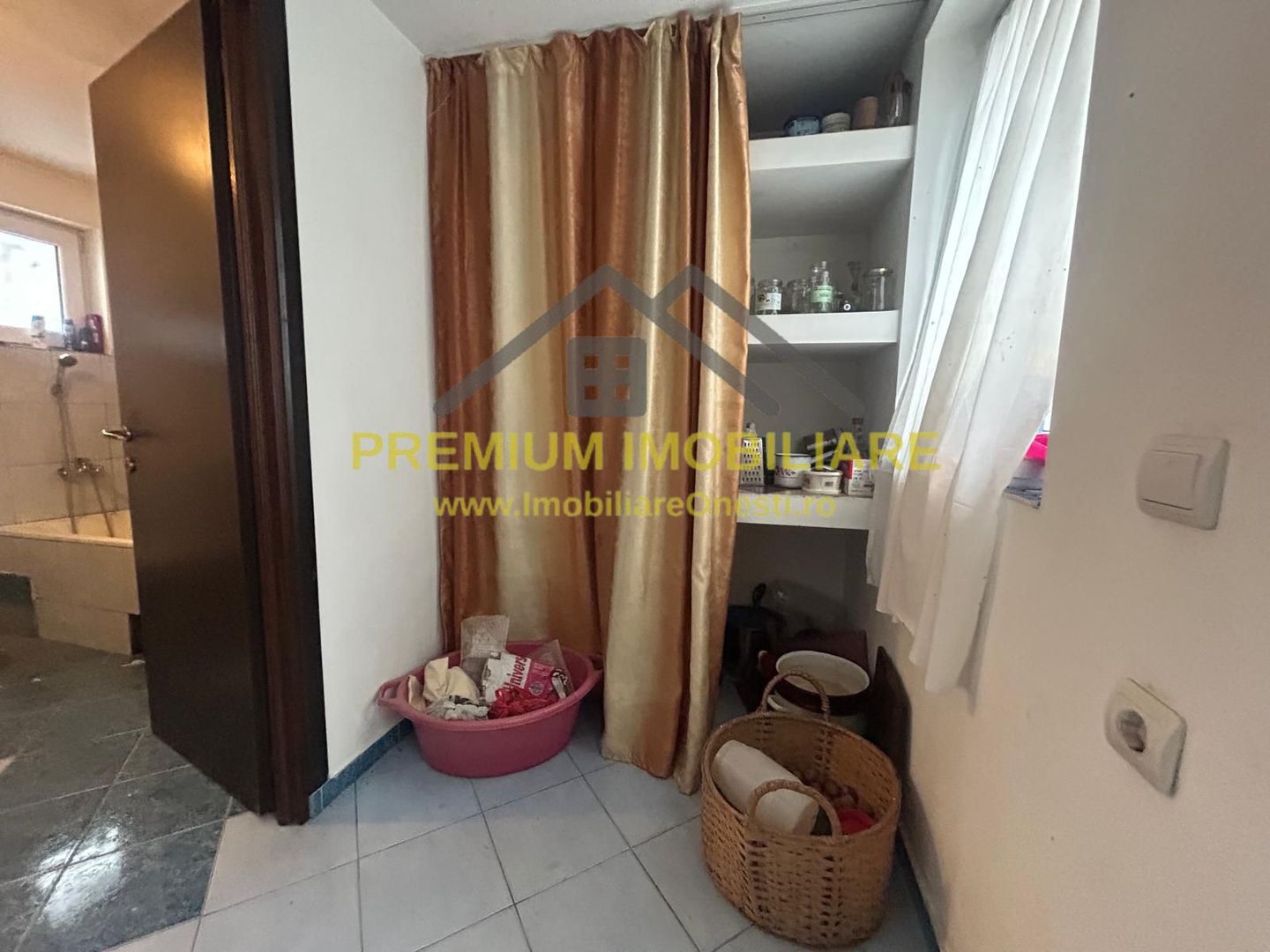 Casă batraneasca+ teren 999 mp intravilan în Oituz - Poză 5