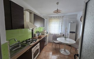 De vânzare apartament 3 camere – Centru, - Poză 1