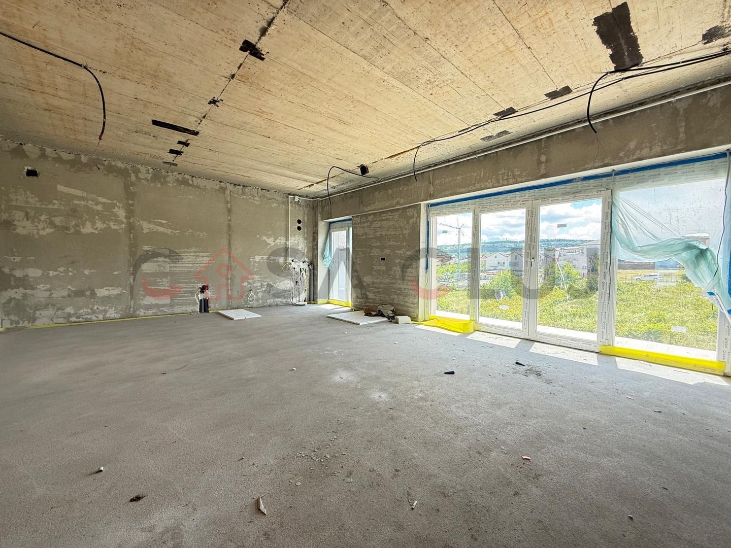 View panoramic , 3 camere +birou/dressing , parcare, Europa - Poză 1