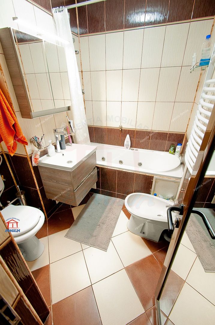 Vanzare apartament cu 3 camere Str. Domneasca, 104 mp, etaj 1. - Poză 4