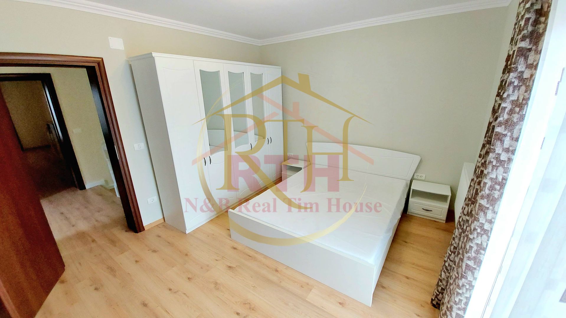 Oferim spre inchiriere casa-duplex cu 4 camere,3 bai,Dumbravita,aproape de Lidl - Poză 14