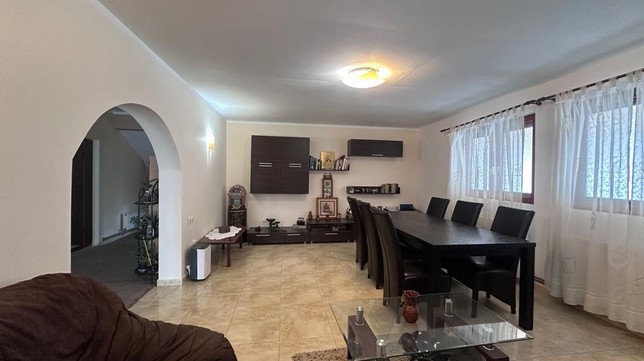 Casă de vânzare în Pucioasa! - Poză 7