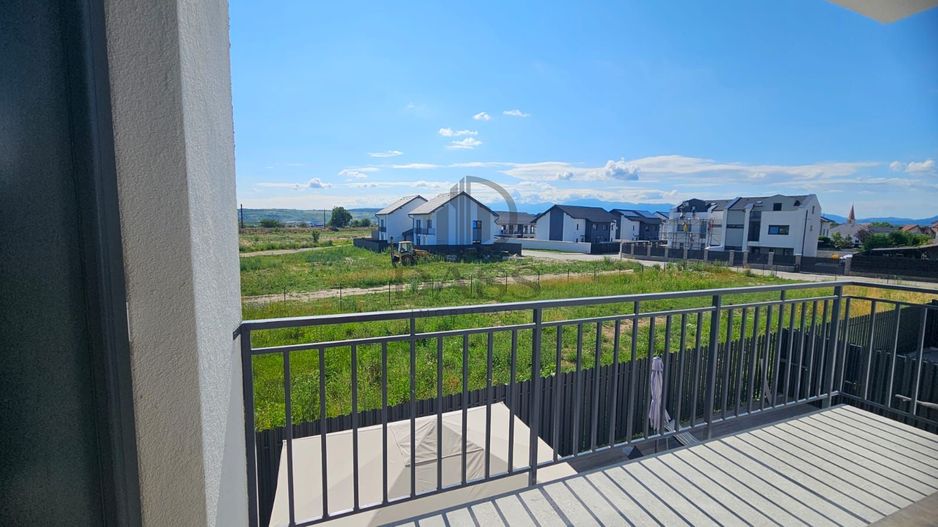 Apartament 3 camere 2 bai camara pe balcon si loc parcare Selimbar - Poză 7