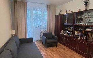 Vanzare 3 camere, etaj 1, balcon luminos, bucătărie separată – Drumul Taberei - Poză 1