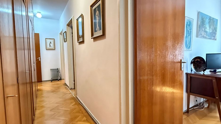De vanzare 4 camere, curte exclusivă 250 mp, Str. Uruguay - Bucuresti - Poză 4