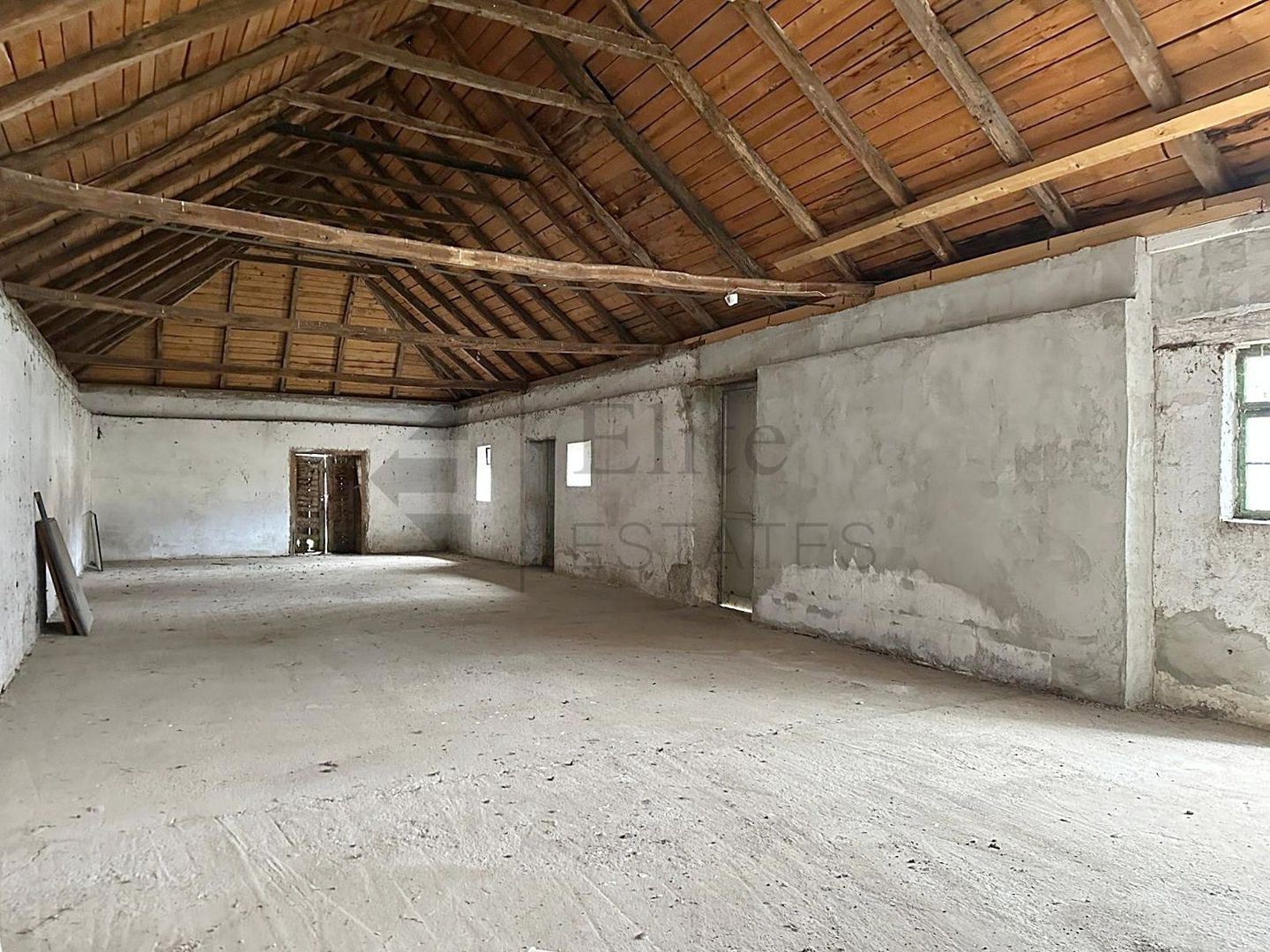 Casa cu 3 Hale si teren 8000 mp in Ulileacu de Cris, Bihor - Poză 8