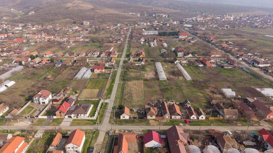 Teren 1.570 mp + casă din cărămidă–zonă liniștită - Poză 11